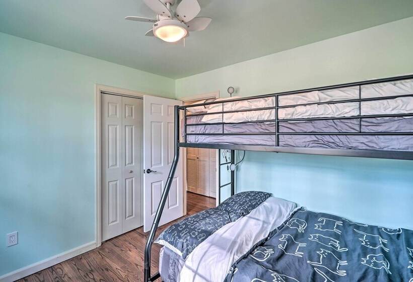 Lovely Freehold Home W/ Deck, 16 Mi To Slopes