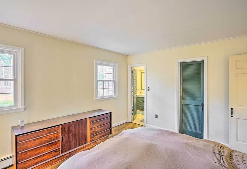 Lovely Freehold Home W/ Deck, 16 Mi To Slopes