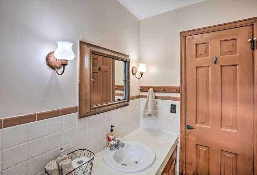 Lovely Freehold Home W/ Deck, 16 Mi To Slopes