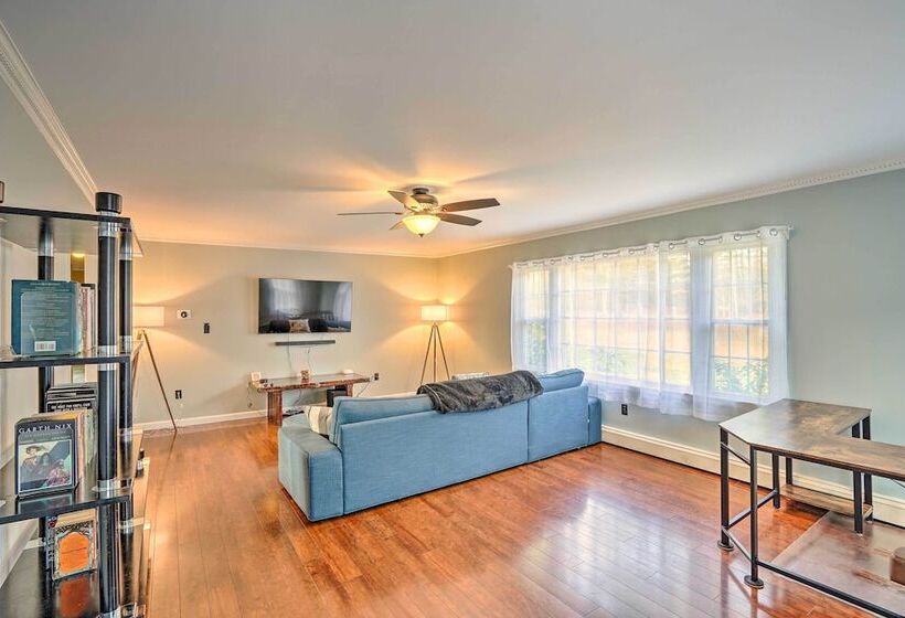 Lovely Freehold Home W/ Deck, 16 Mi To Slopes