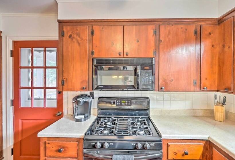 Lovely Freehold Home W/ Deck, 16 Mi To Slopes