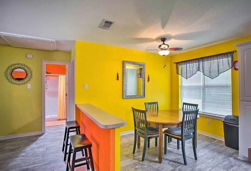 Granbury Cottage, Steps To Lake & Dock!