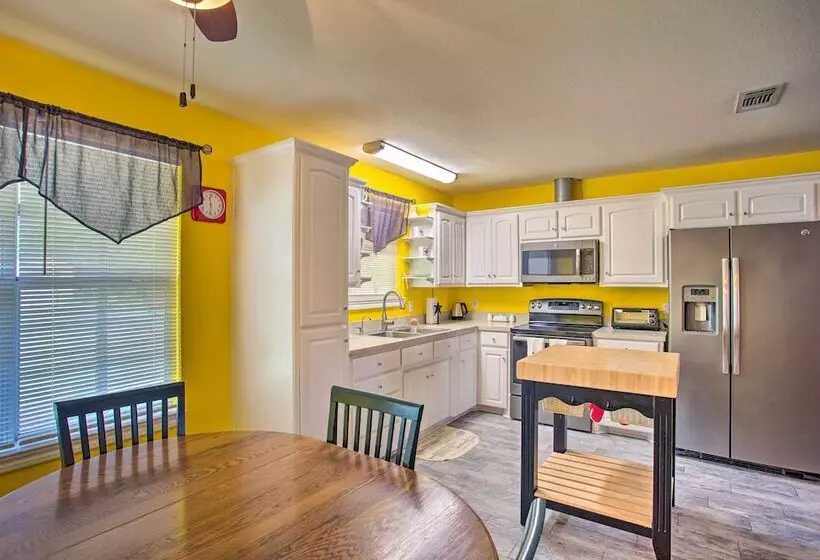 Granbury Cottage, Steps To Lake & Dock!