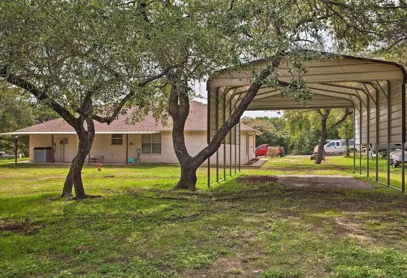 Granbury Cottage, Steps To Lake & Dock!