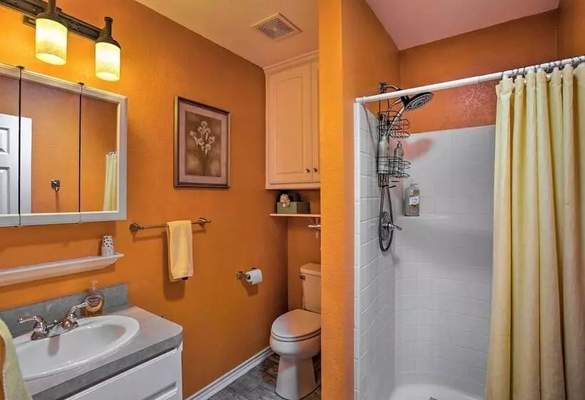 Granbury Cottage, Steps To Lake & Dock!