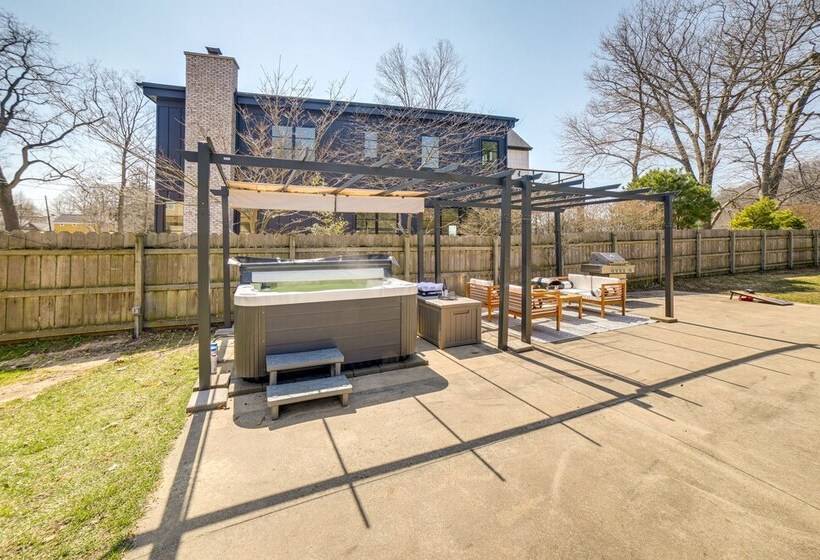 Lovely Kalamazoo River Home W/ Dock & Hot Tub