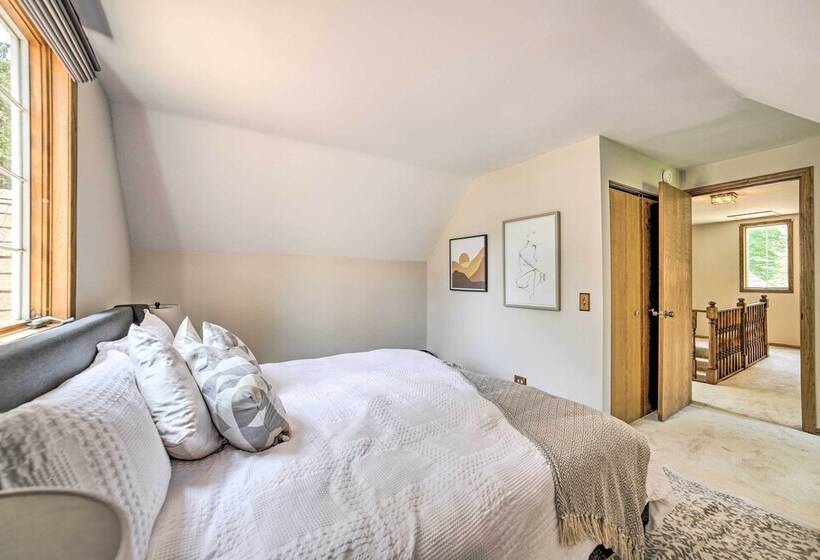 Lovely Kalamazoo River Home W/ Dock & Hot Tub