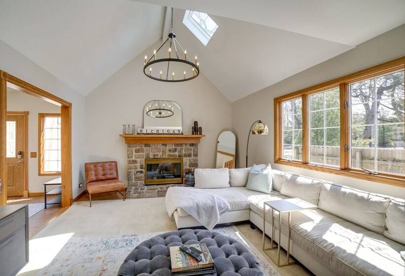 Lovely Kalamazoo River Home W/ Dock & Hot Tub