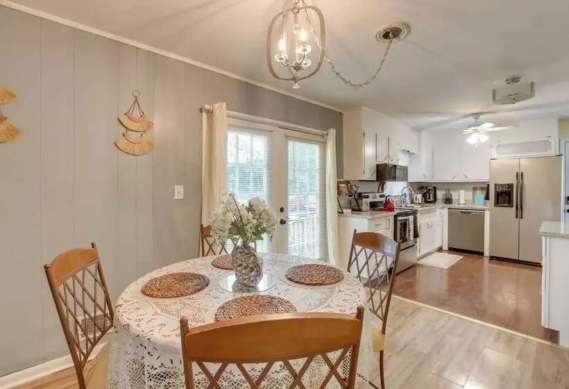 Modern Birmingham Escape W/ Yard + Fire Pit!