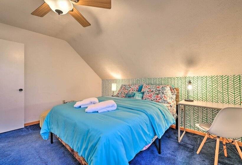 Modern Poconos Gem W/ Fire Pit, Deck & Pool Access