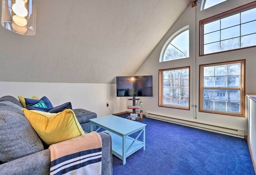 Modern Poconos Gem W/ Fire Pit, Deck & Pool Access