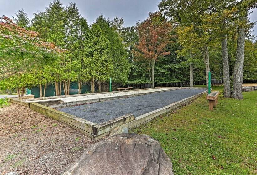 Modern Poconos Gem W/ Fire Pit, Deck & Pool Access