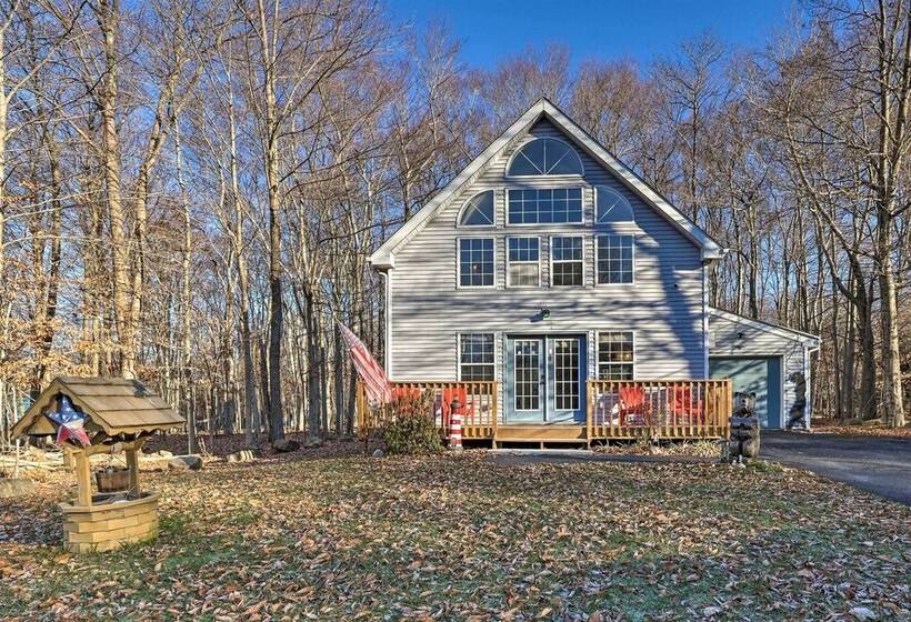 Modern Poconos Gem W/ Fire Pit, Deck & Pool Access