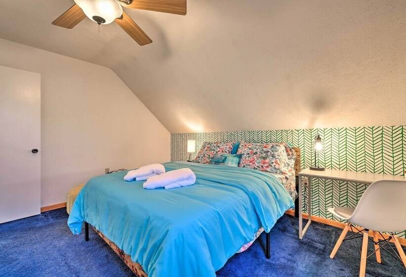 Modern Poconos Gem W/ Fire Pit, Deck & Pool Access