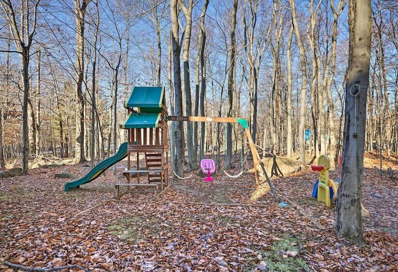 Modern Poconos Gem W/ Fire Pit, Deck & Pool Access