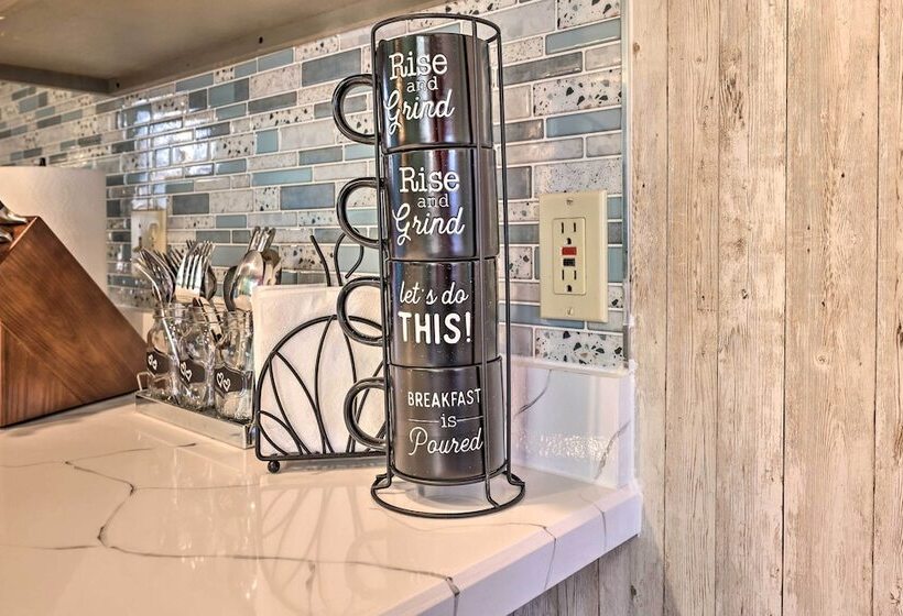 Modern Poconos Gem W/ Fire Pit, Deck & Pool Access