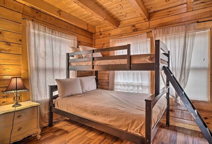 Mountain View Sevierville Cabin With Hot Tub!