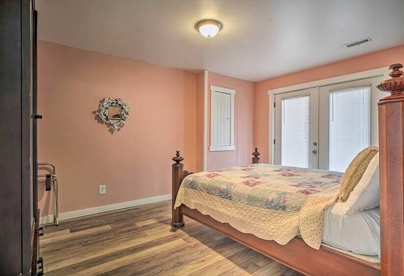 Mountain View Sevierville Cabin With Hot Tub!