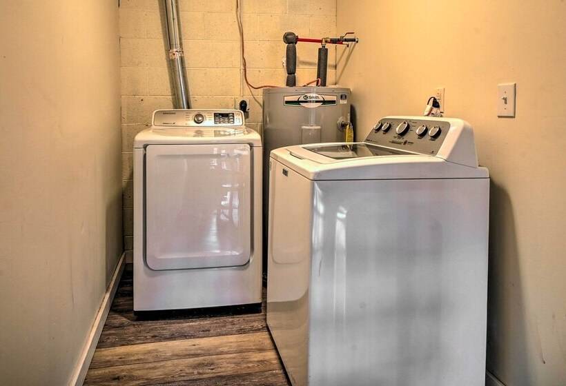 Mountain View Sevierville Cabin With Hot Tub!