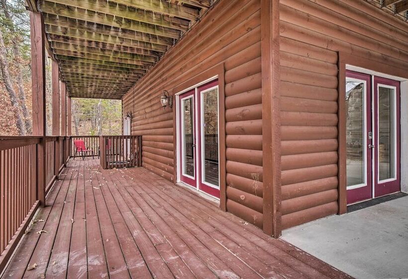 Mountain View Sevierville Cabin With Hot Tub!