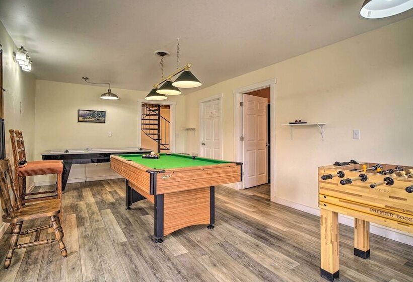 Mountain View Sevierville Cabin With Hot Tub!