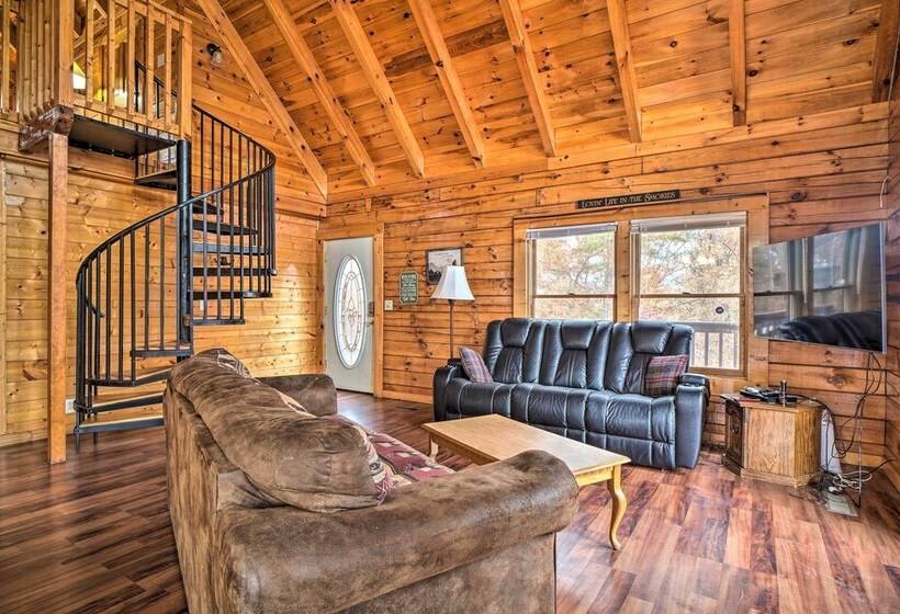 Mountain View Sevierville Cabin With Hot Tub!