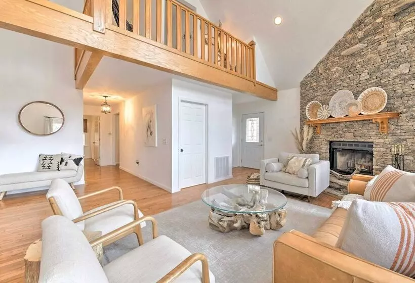 Game Room & Hot Tub: Bryson City Cabin!