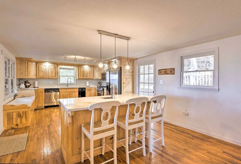 Game Room & Hot Tub: Bryson City Cabin!