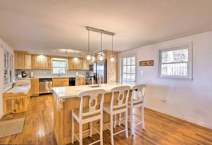 Game Room & Hot Tub: Bryson City Cabin!