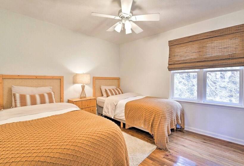 Game Room & Hot Tub: Bryson City Cabin!