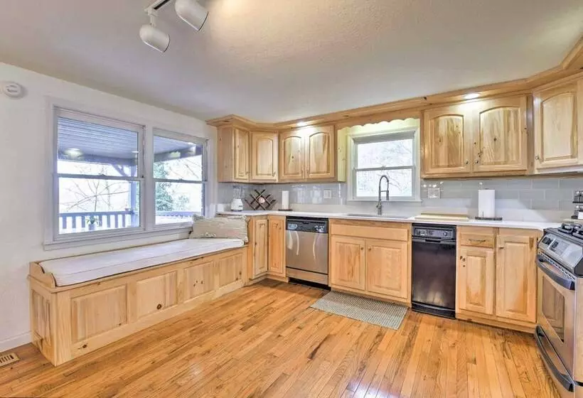 Game Room & Hot Tub: Bryson City Cabin!