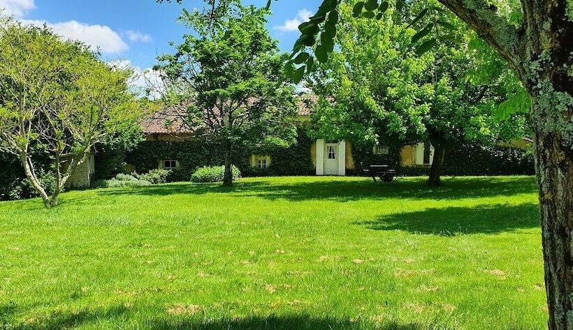 ペンション La Petite Clavelie Gîte Périgord Vert