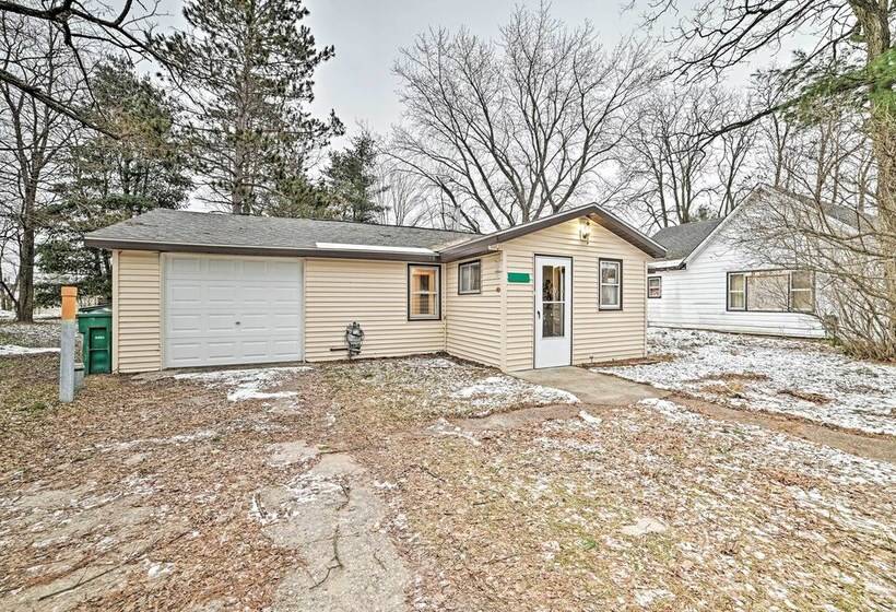 Quaint Frederic Home: Ski, Boat + Hike Nearby