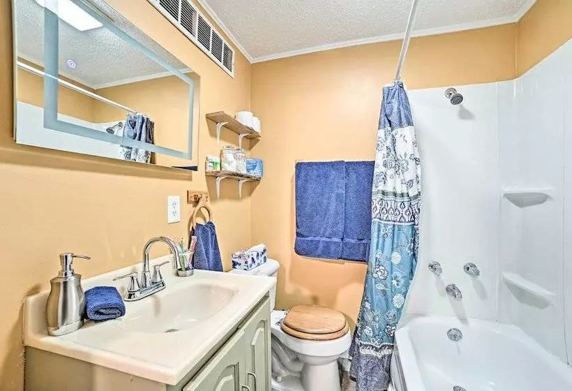 Quaint Frederic Home: Ski, Boat + Hike Nearby