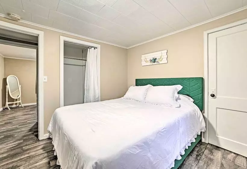 Quaint Frederic Home: Ski, Boat + Hike Nearby