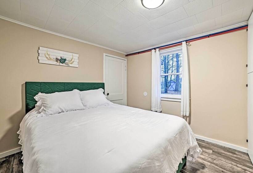 Quaint Frederic Home: Ski, Boat + Hike Nearby