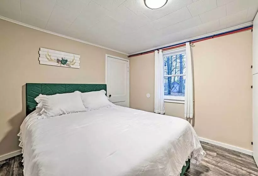 Quaint Frederic Home: Ski, Boat + Hike Nearby