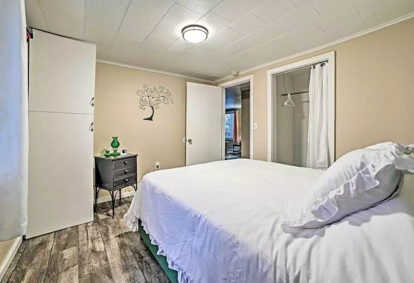 Quaint Frederic Home: Ski, Boat + Hike Nearby