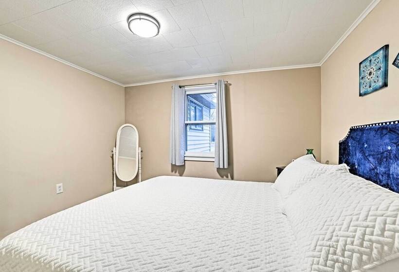 Quaint Frederic Home: Ski, Boat + Hike Nearby