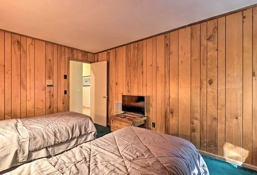 Retro Beech Mountain Home   2 Mi To Skiing!