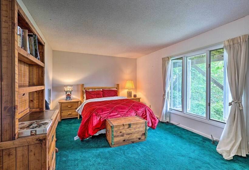 Retro Beech Mountain Home   2 Mi To Skiing!