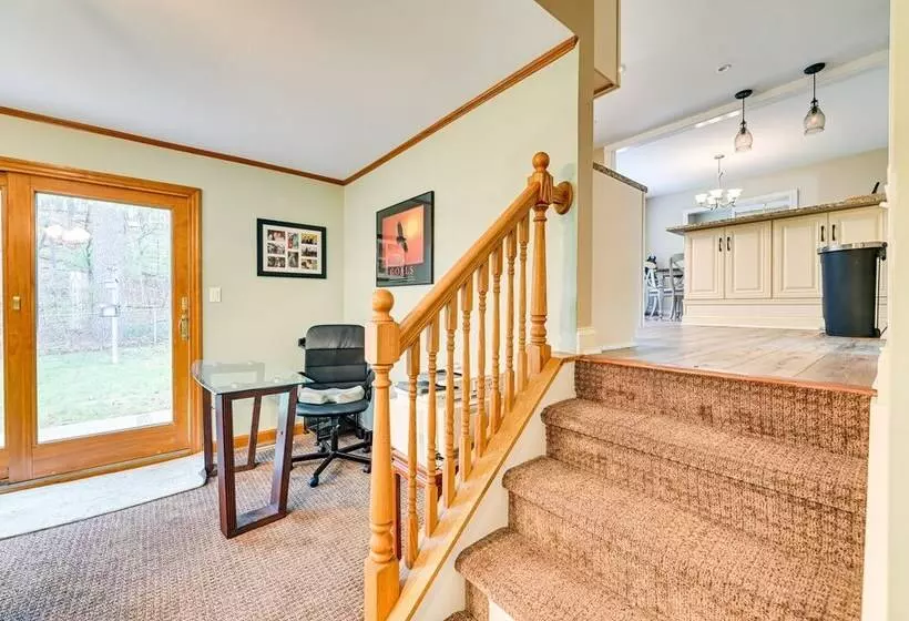 Saratoga Springs Home Near Skidmore College!