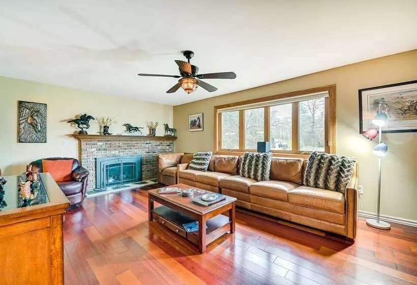 Saratoga Springs Home Near Skidmore College!