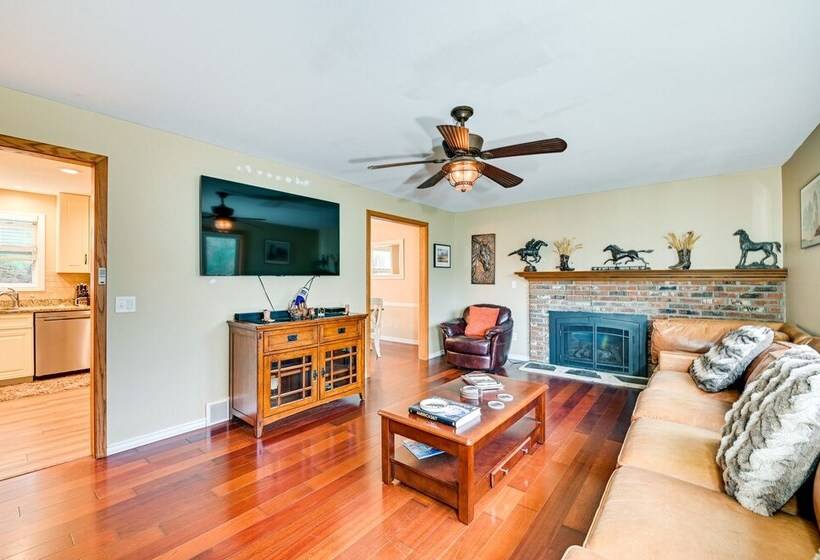 Saratoga Springs Home Near Skidmore College!