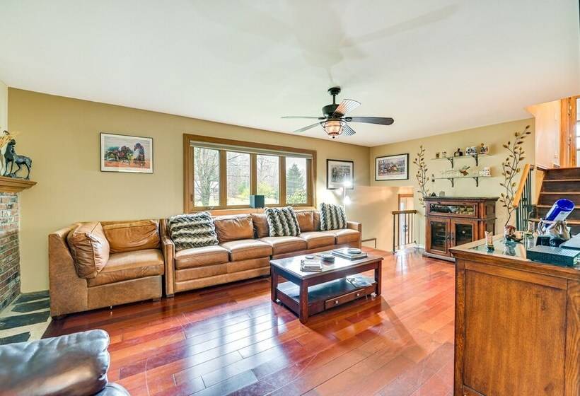 Saratoga Springs Home Near Skidmore College!