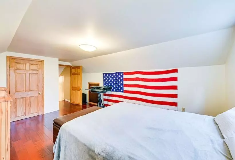 Saratoga Springs Home Near Skidmore College!