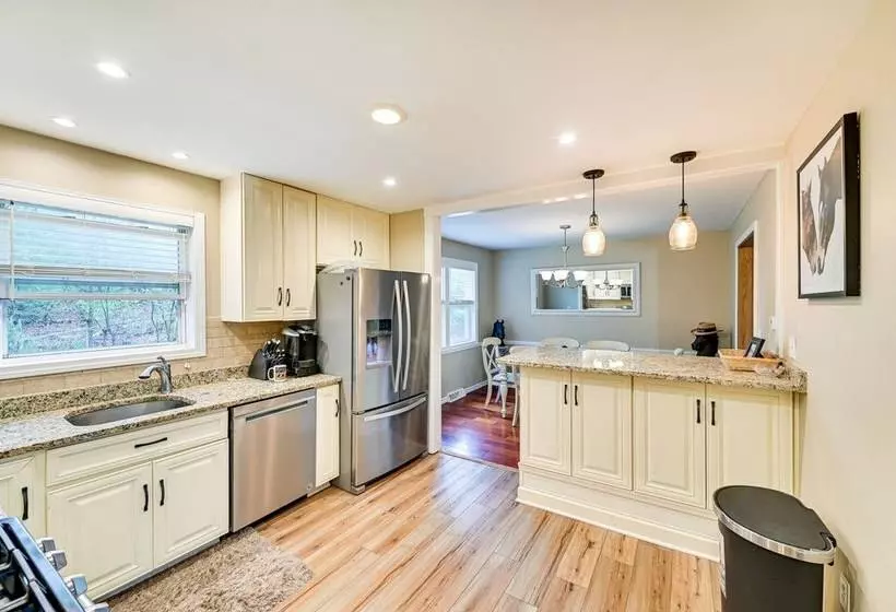 Saratoga Springs Home Near Skidmore College!