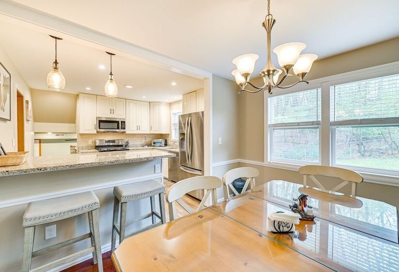 Saratoga Springs Home Near Skidmore College!