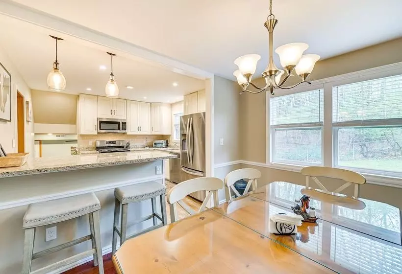 Saratoga Springs Home Near Skidmore College!