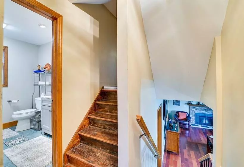 Saratoga Springs Home Near Skidmore College!